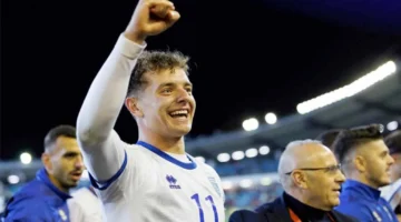 برشلونة يفقد فرصة التعاقد مع أسلاني بسبب المنافسة الإنجليزية المتصاعدة